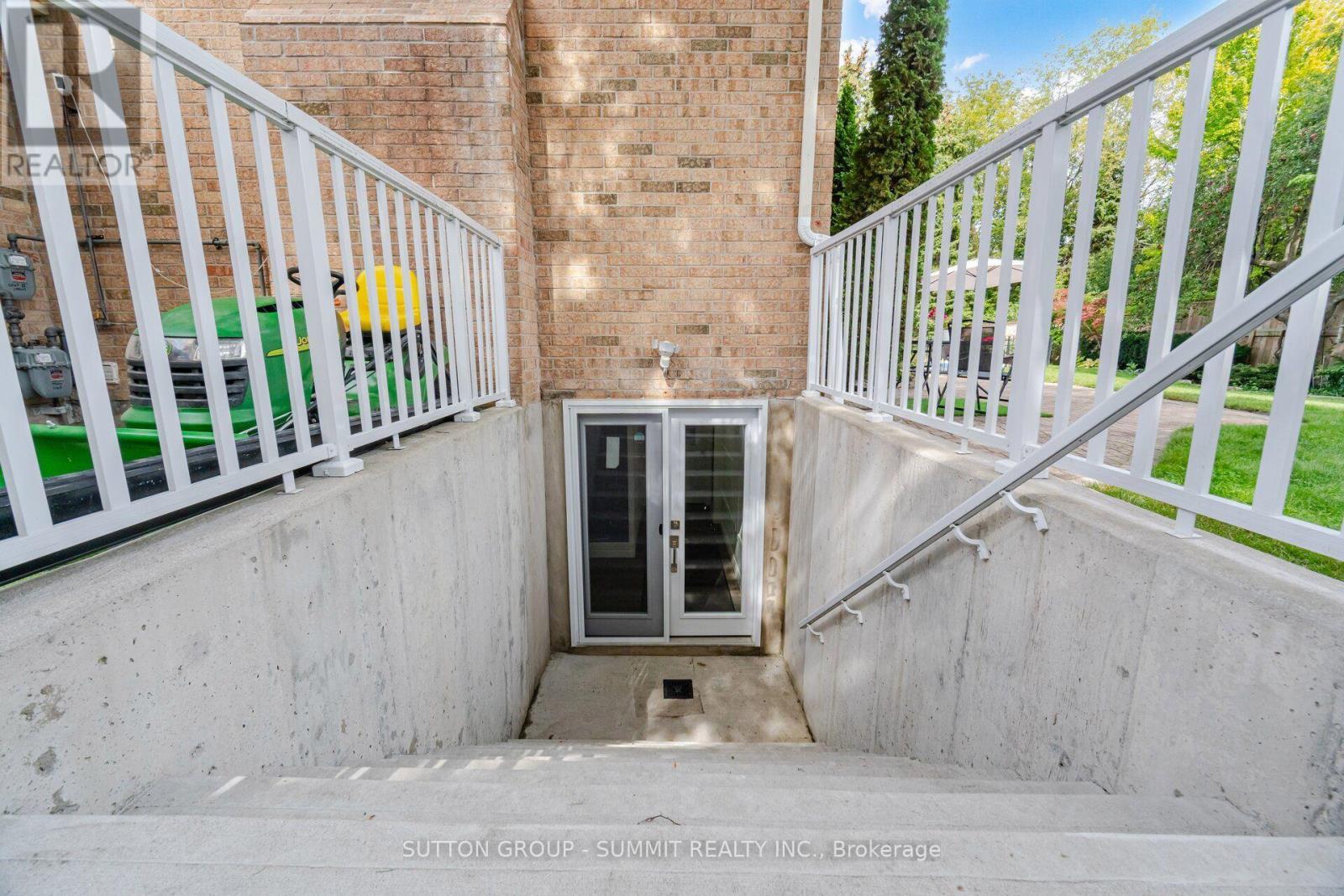 36 Inglenook Court, Whitby, ON
