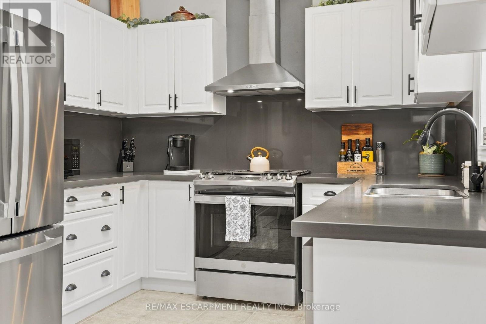 14 Kenyon Crescent, Grimsby, ON