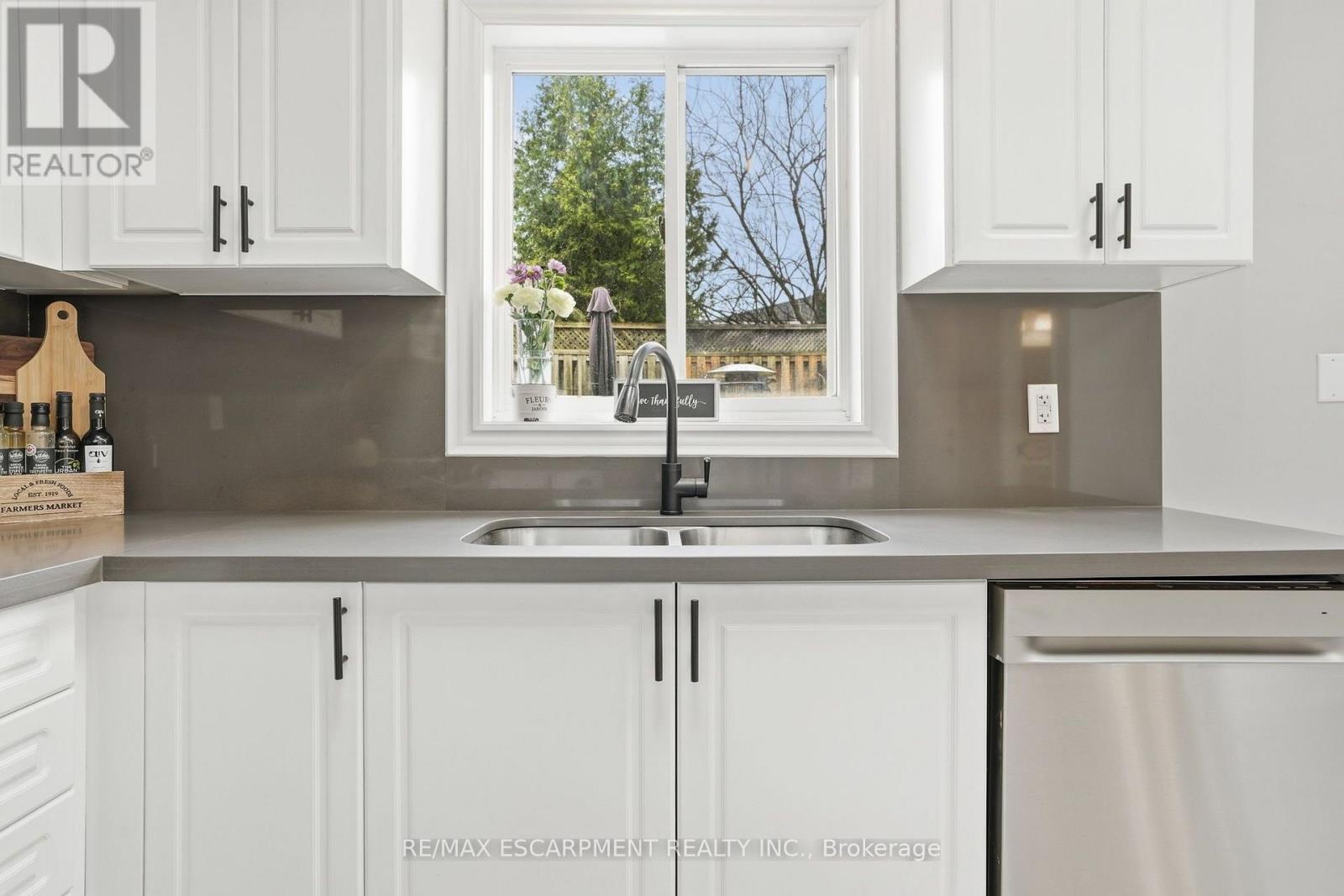 14 Kenyon Crescent, Grimsby, ON