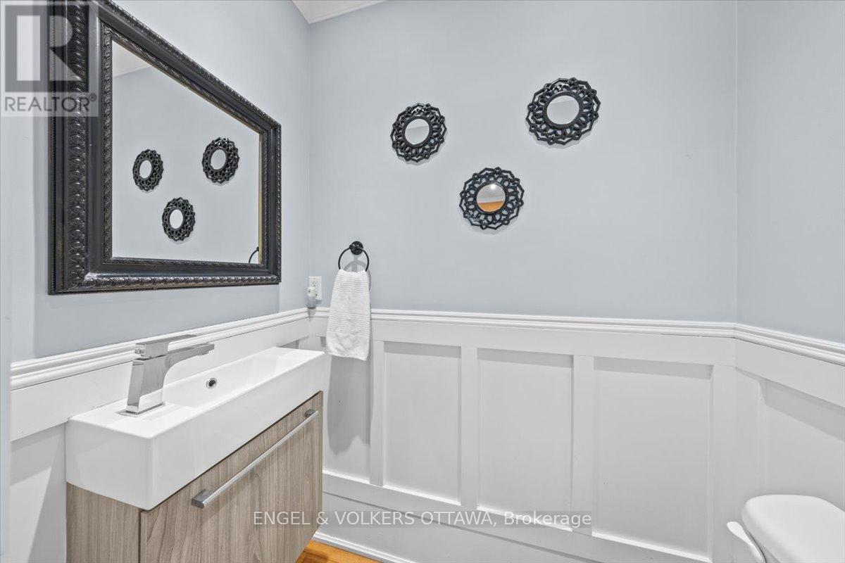 Convenient main floor powder room - 57 King Street, North Dundas, ON