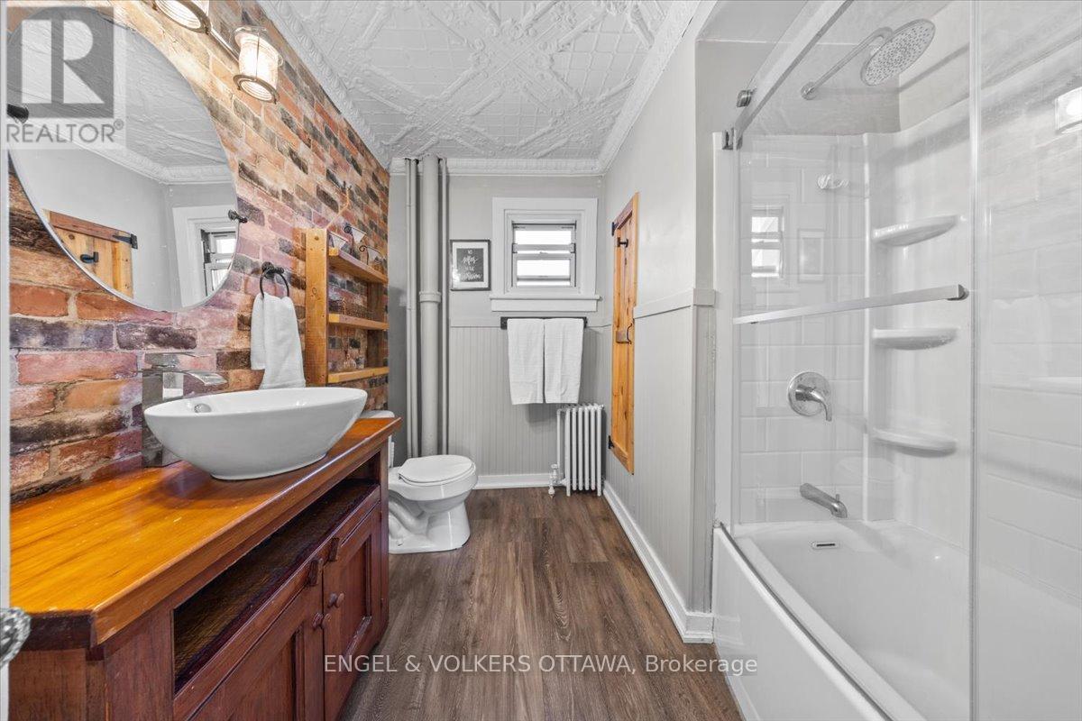 Functional 4 piece main bath - 57 King Street, North Dundas, ON