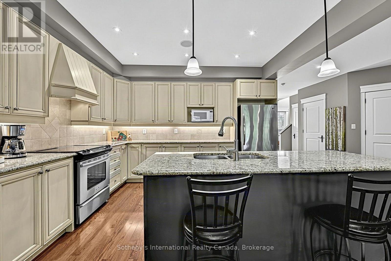 9 Meadowbrook Lane, Blue Mountains, ON