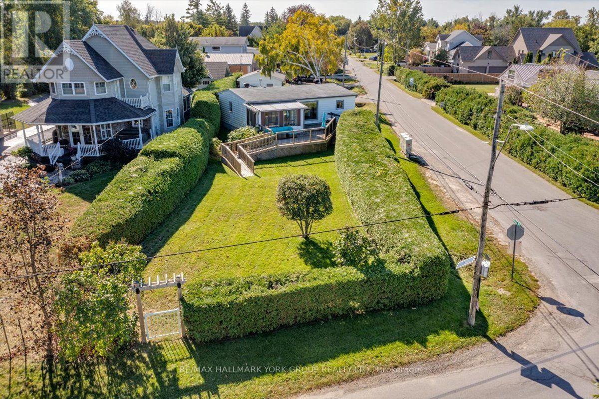 525 Lake Drive E, Georgina, ON