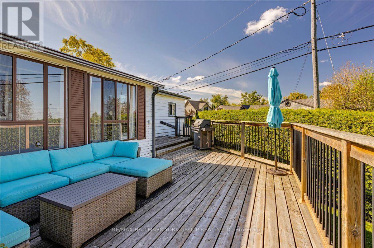 525 Lake Drive E, Georgina, ON