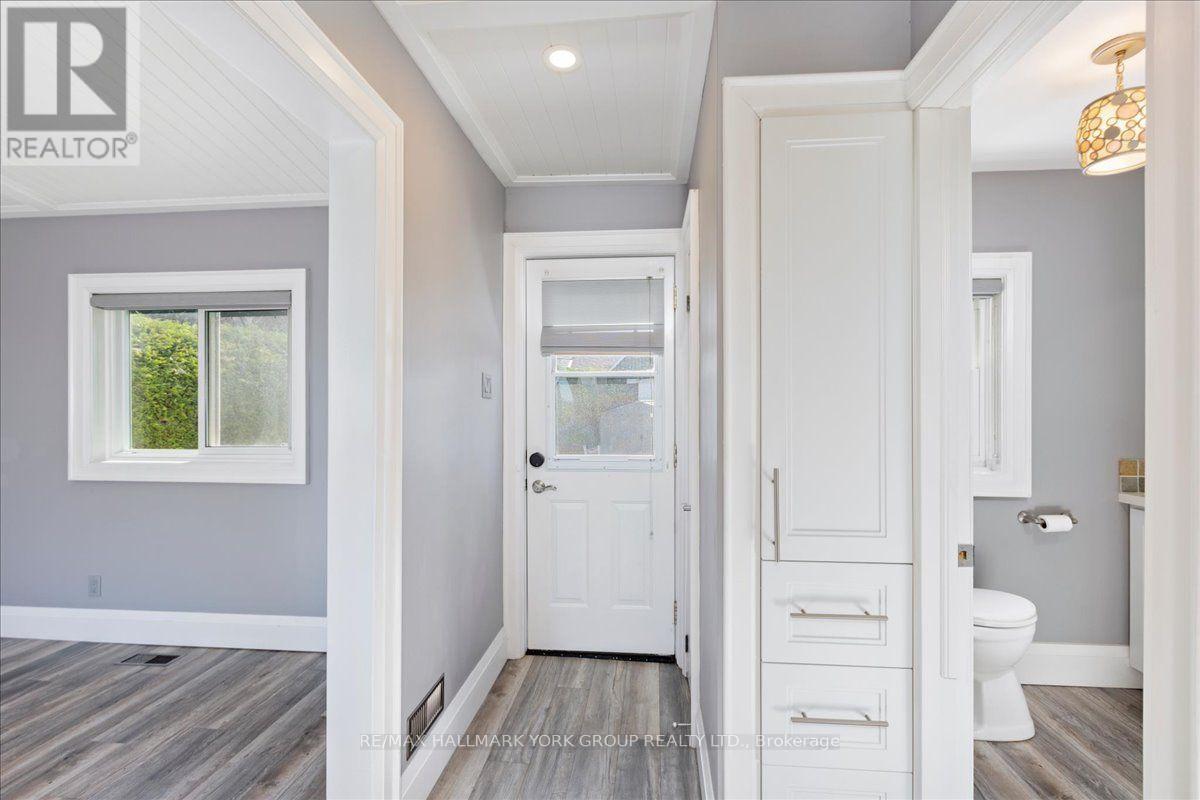 525 Lake Drive E, Georgina, ON