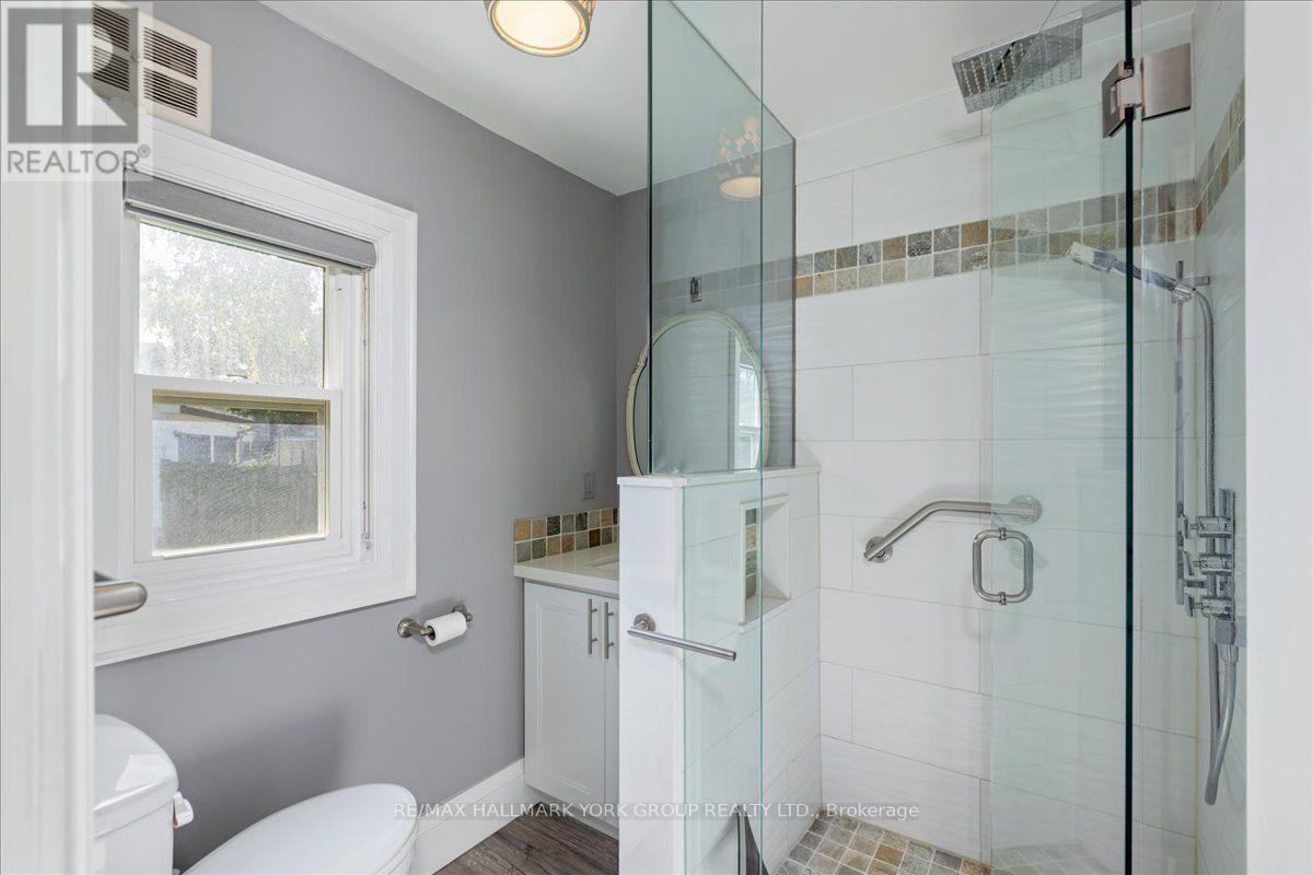 525 Lake Drive E, Georgina, ON