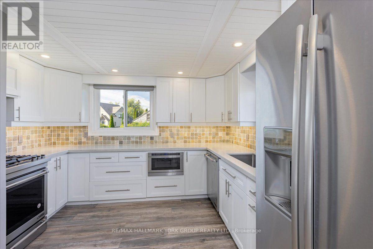 525 Lake Drive E, Georgina, ON