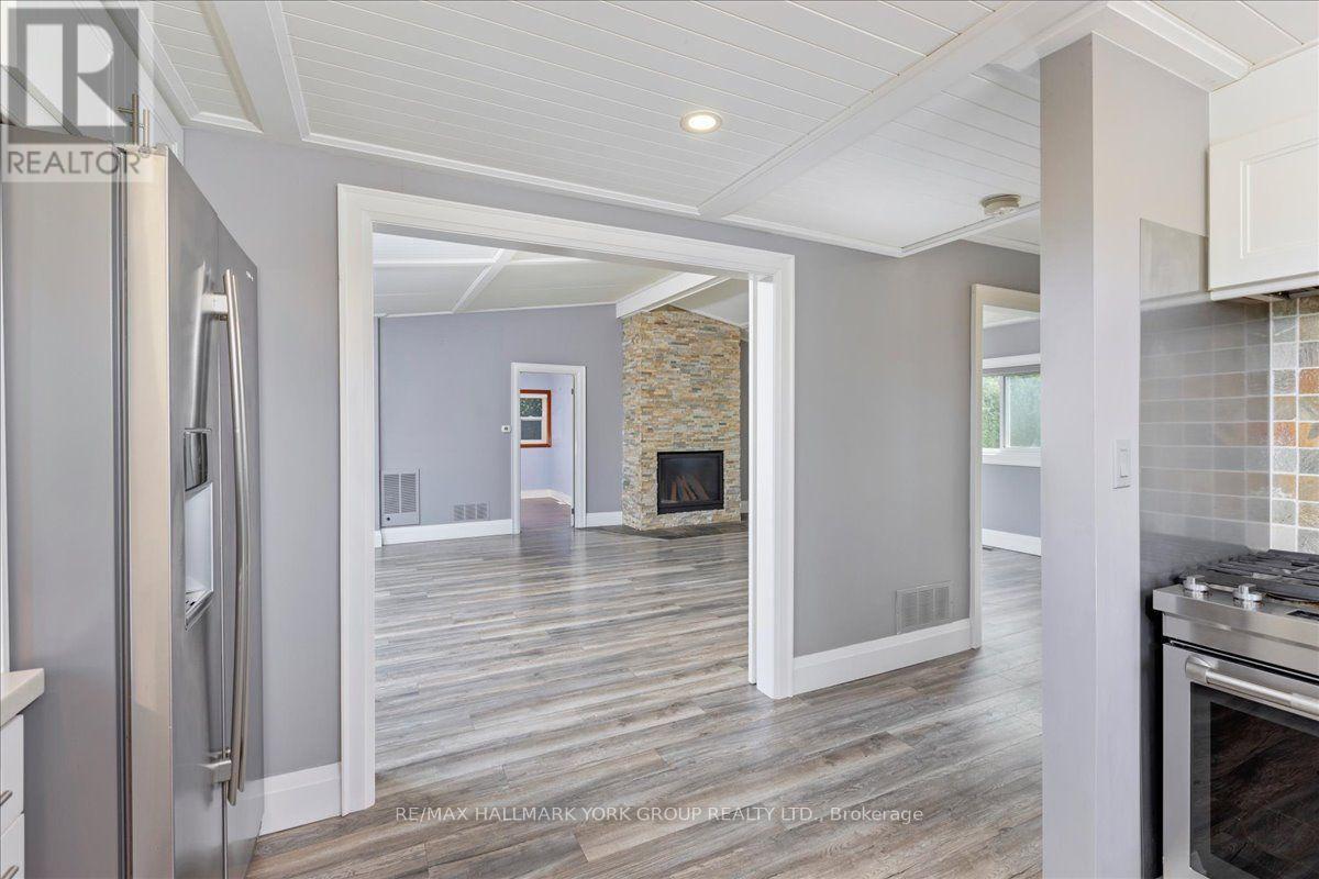 525 Lake Drive E, Georgina, ON