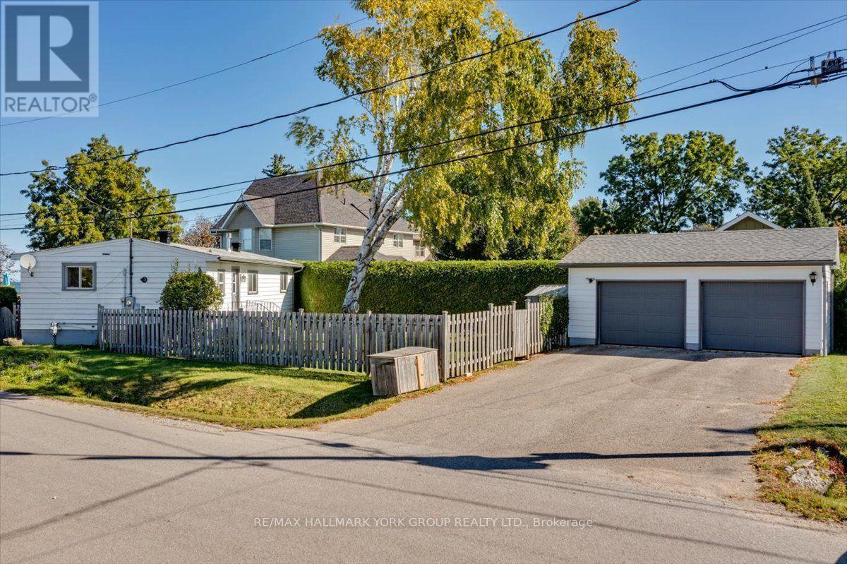 525 Lake Drive E, Georgina, ON