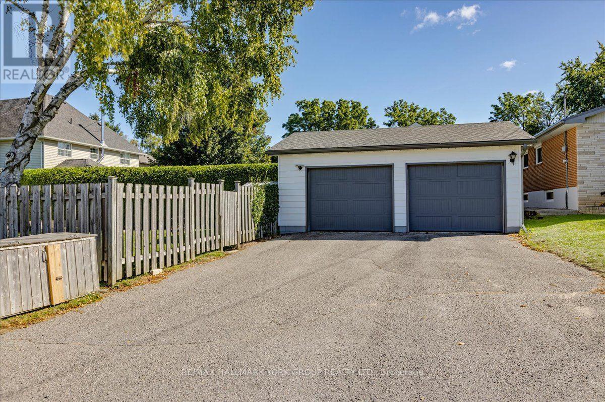 525 Lake Drive E, Georgina, ON