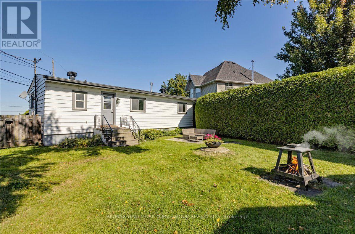 525 Lake Drive E, Georgina, ON