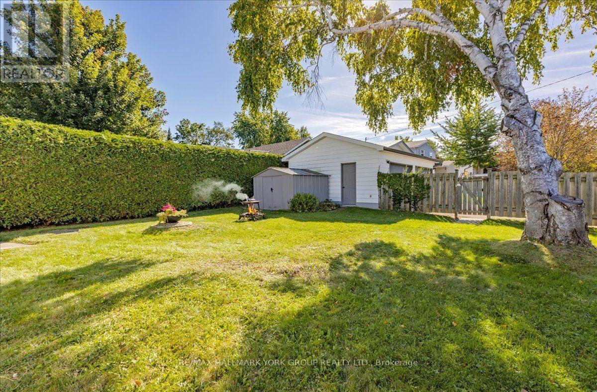 525 Lake Drive E, Georgina, ON