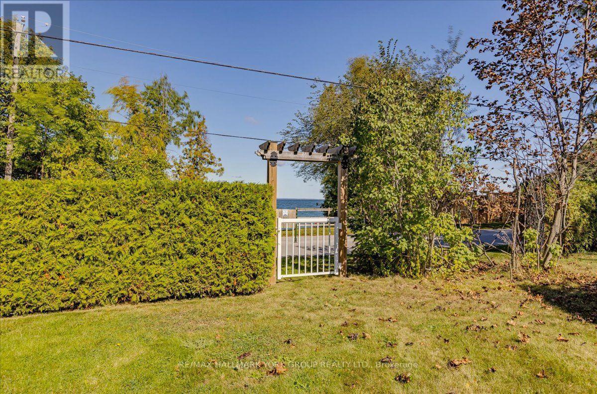 525 Lake Drive E, Georgina, ON