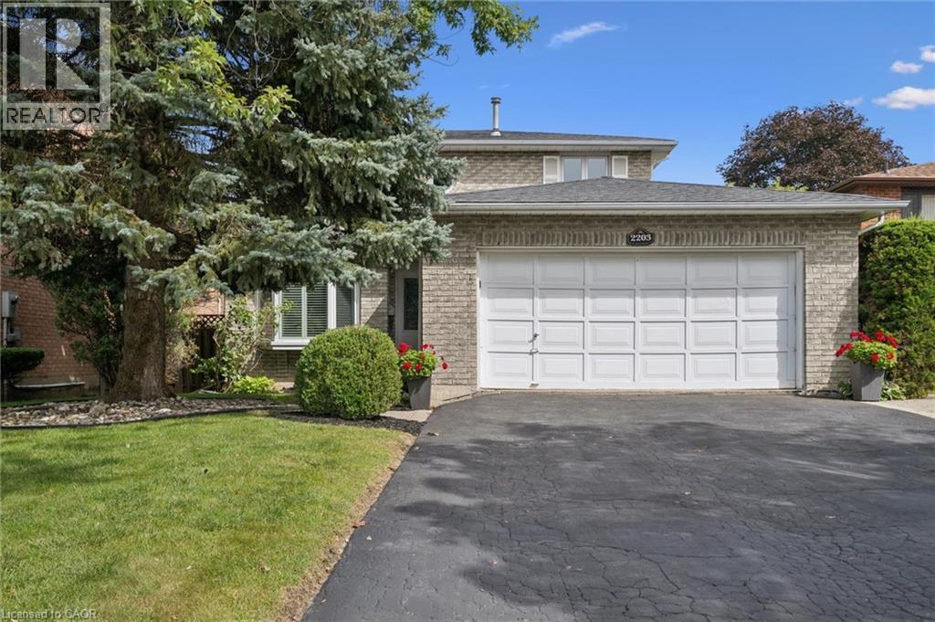 2203 Robin Drive, Mississauga, ON