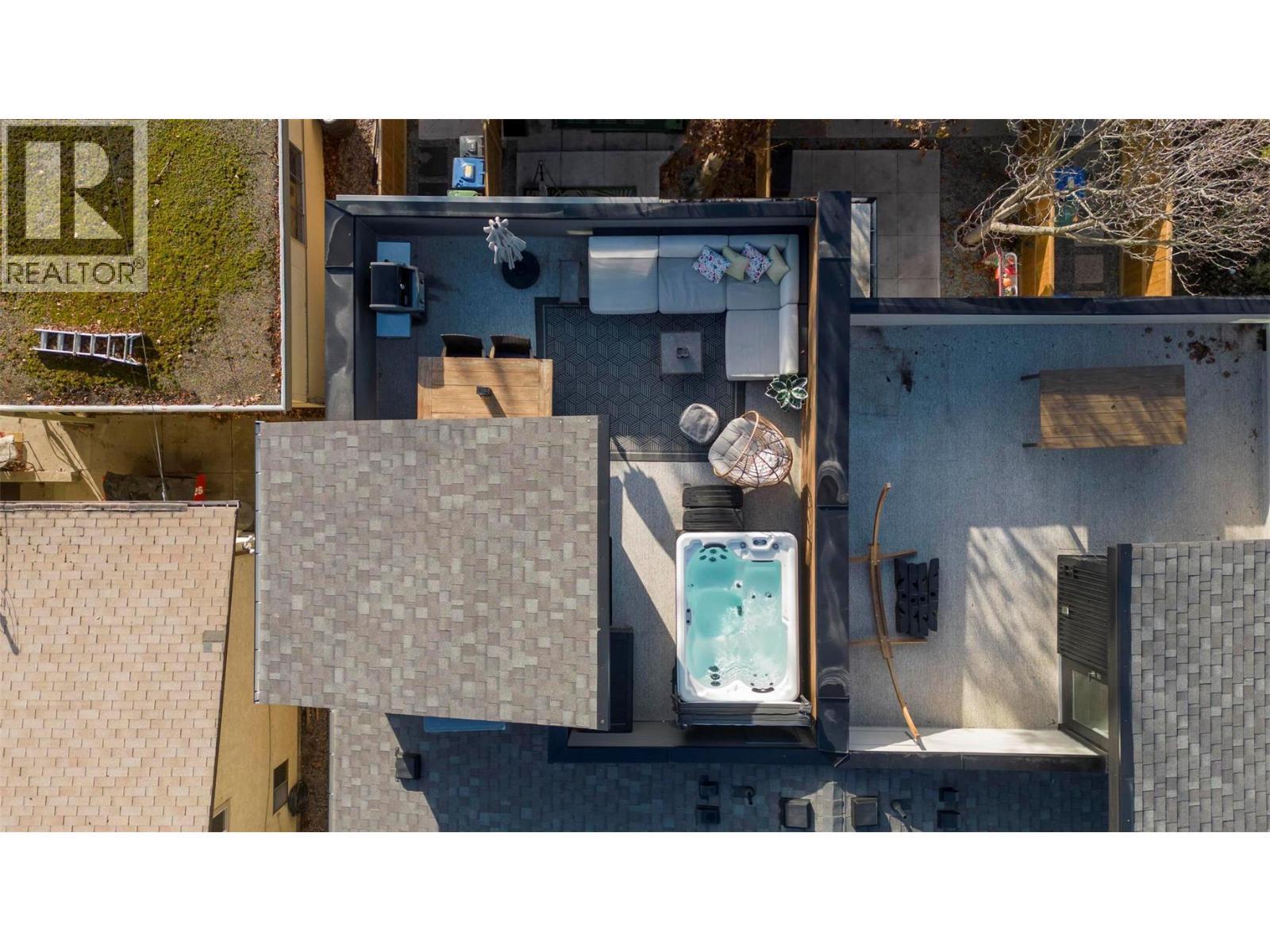 Rooftop Patio with Hot Tub - 745 Morrison Avenue Unit# 4, Kelowna, BC