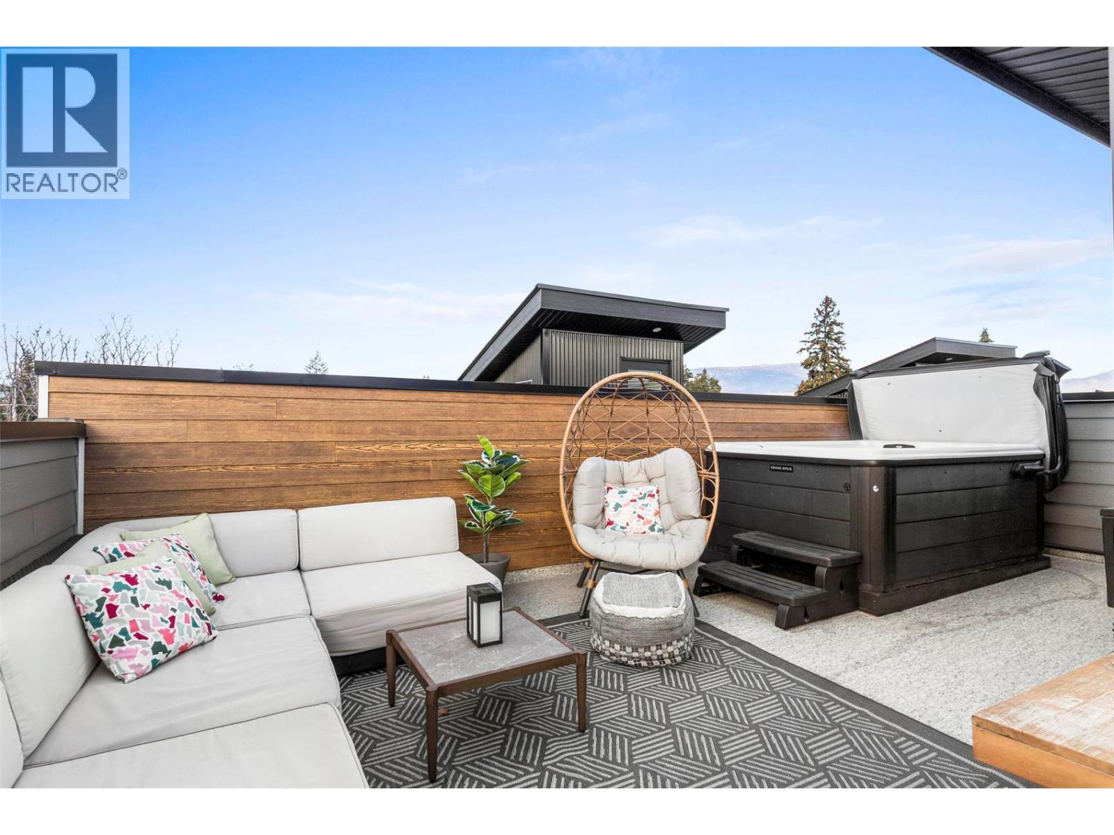 Roof top Patio Deck - 745 Morrison Avenue Unit# 4, Kelowna, BC