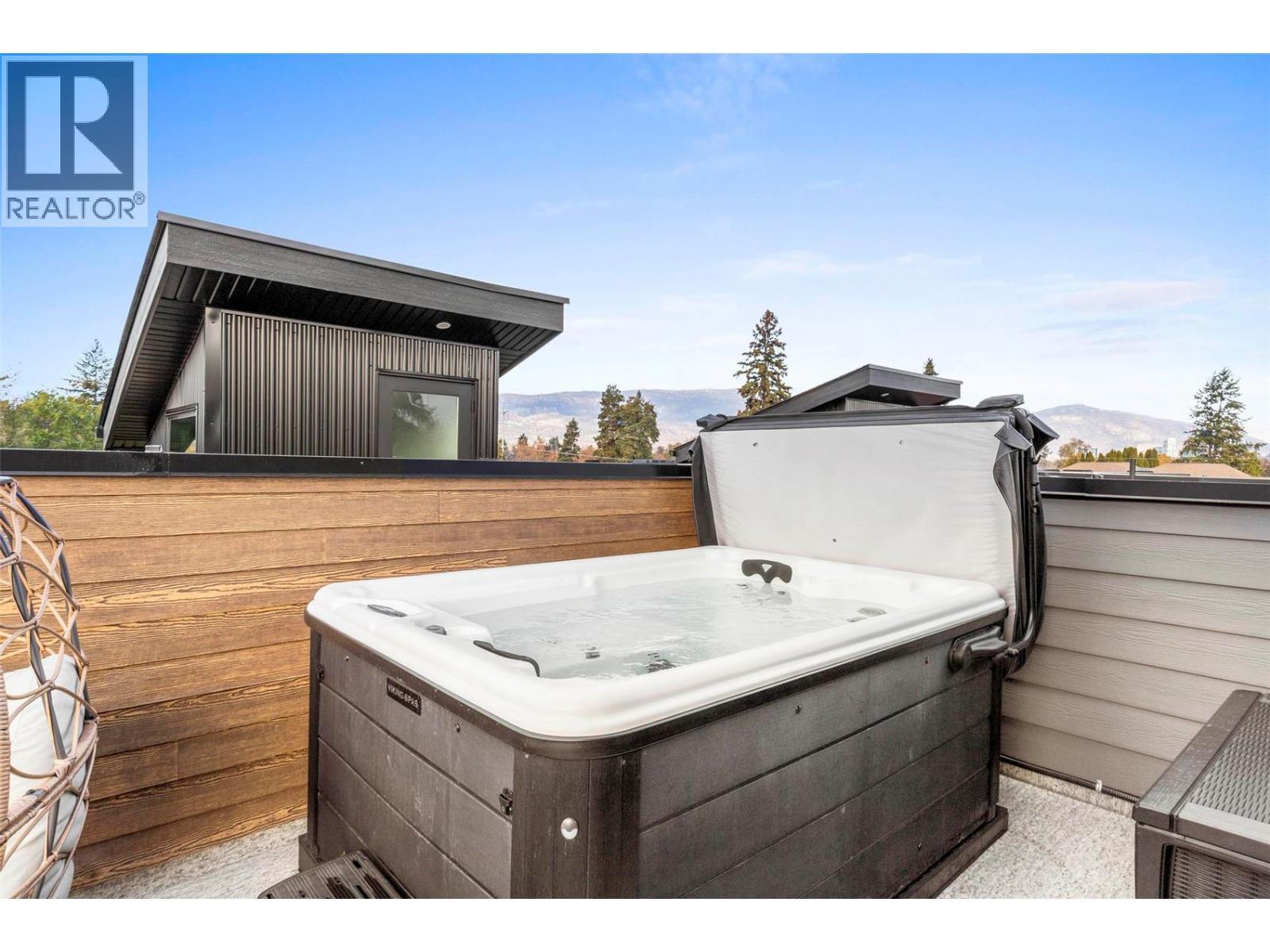 Roof Top Deck - 745 Morrison Avenue Unit# 4, Kelowna, BC