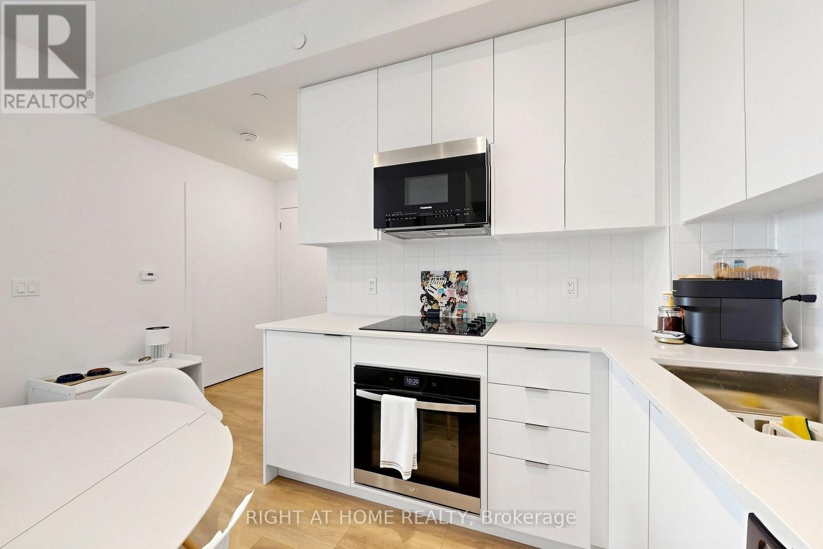 909 - 474 Caldari Road, Vaughan, ON