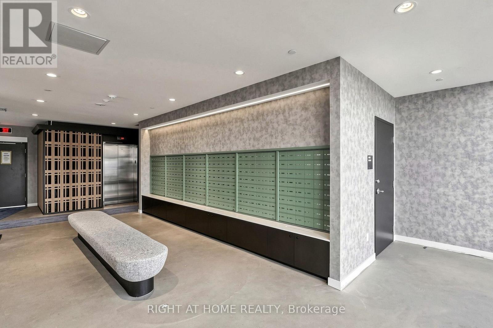 909 - 474 Caldari Road, Vaughan, ON