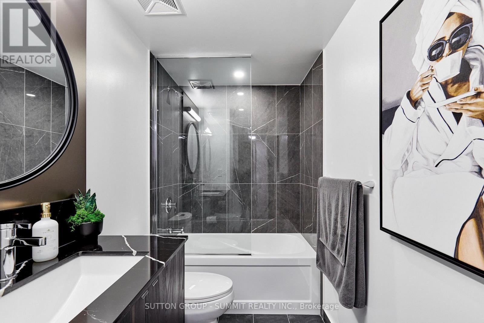 2501 - 771 Yonge Street, Toronto, ON