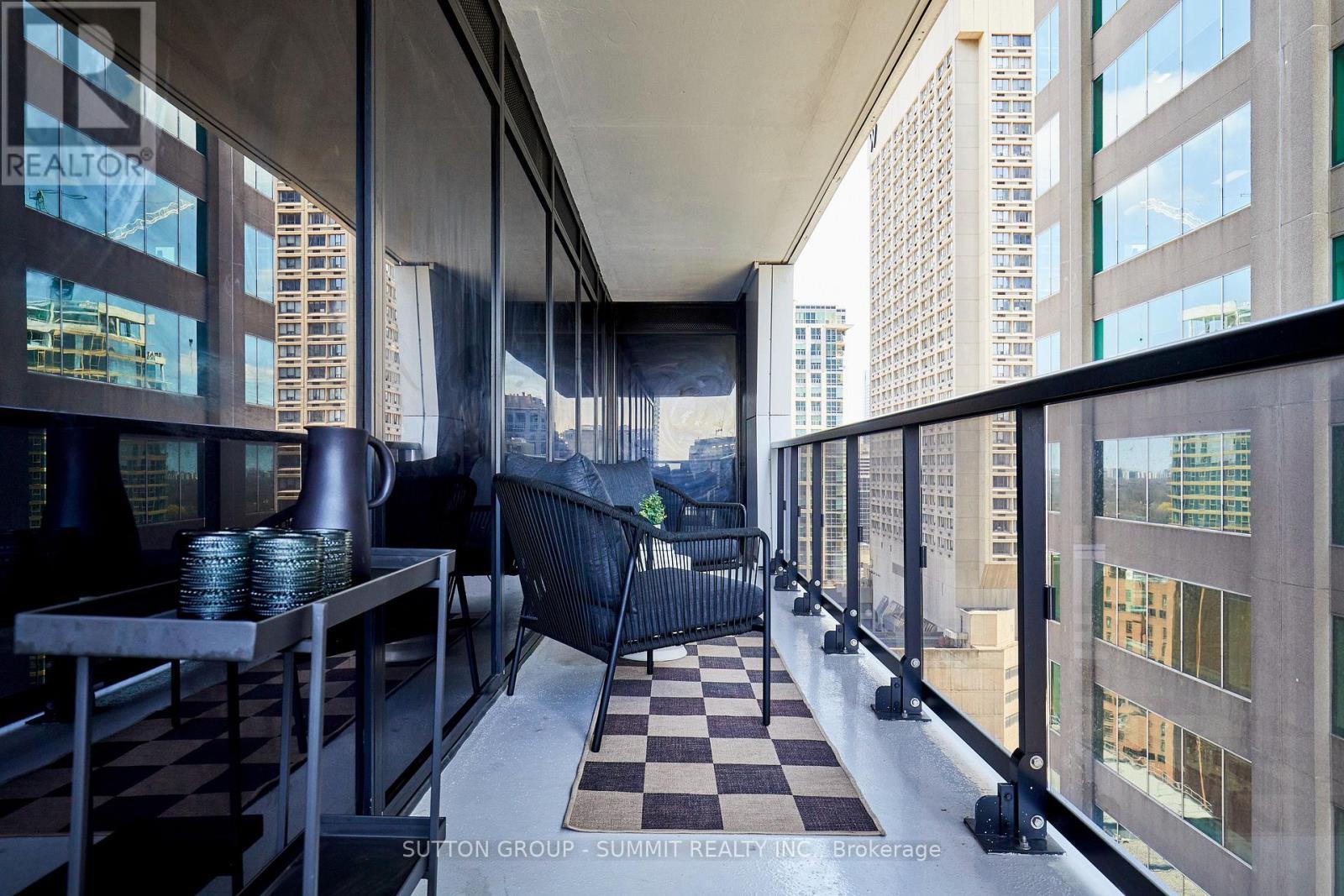 2501 - 771 Yonge Street, Toronto, ON