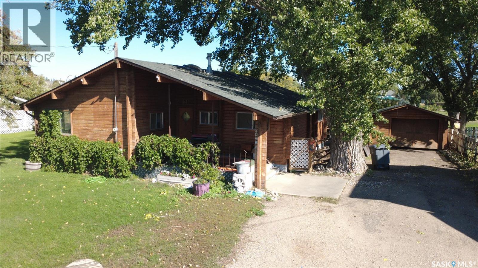 121 10Th Avenue Ne, Swift Current, SK
