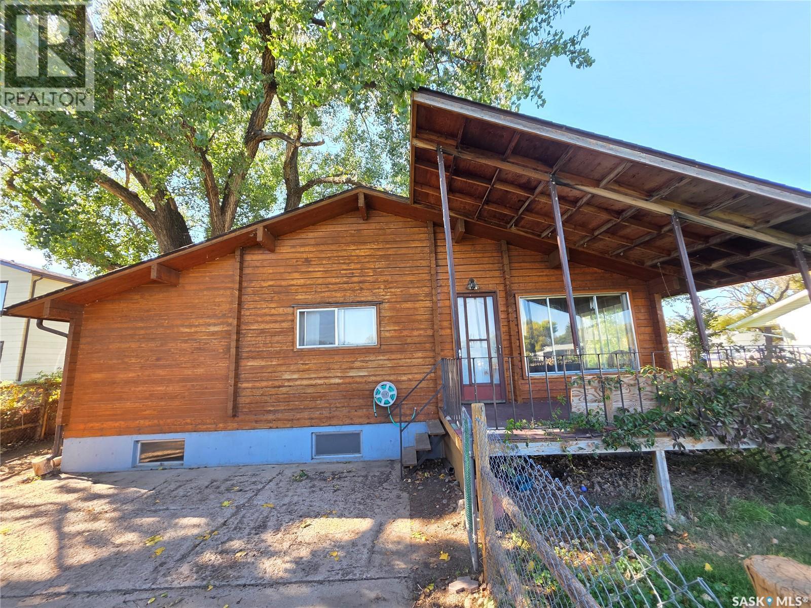 121 10Th Avenue Ne, Swift Current, SK