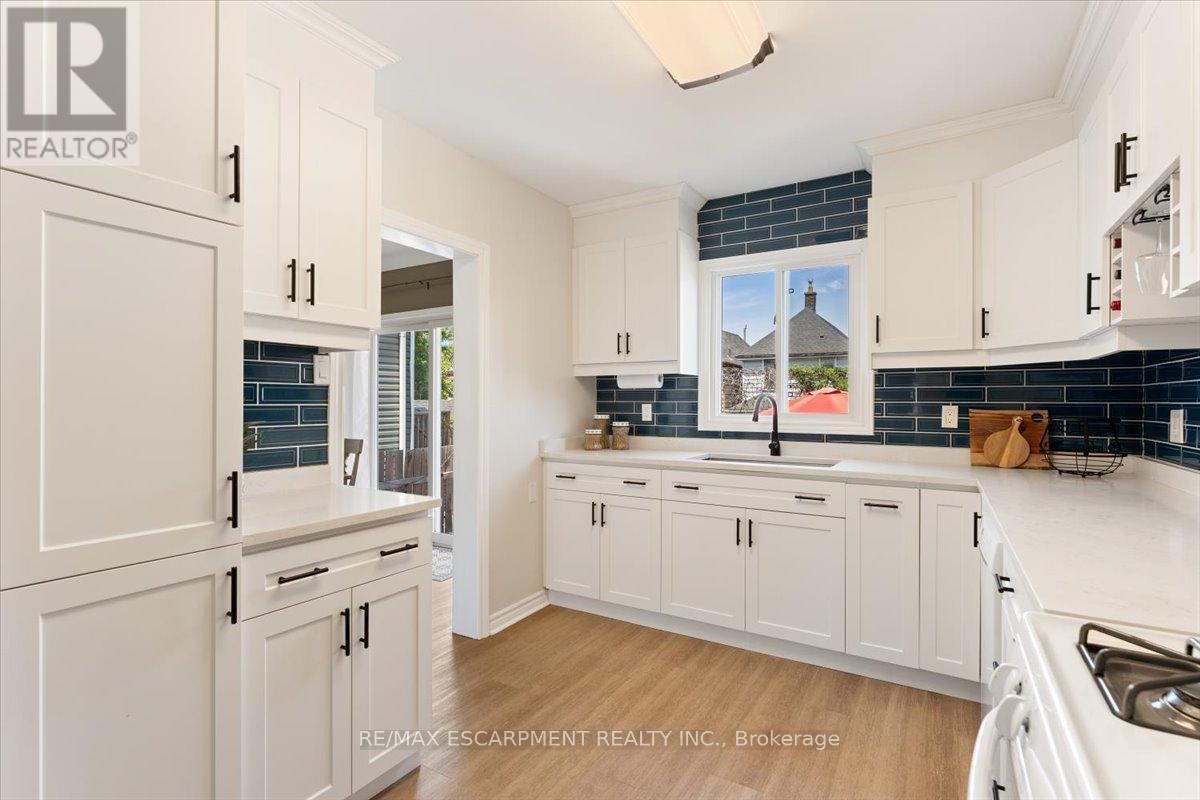 17 Craigmiller Avenue, Hamilton, ON