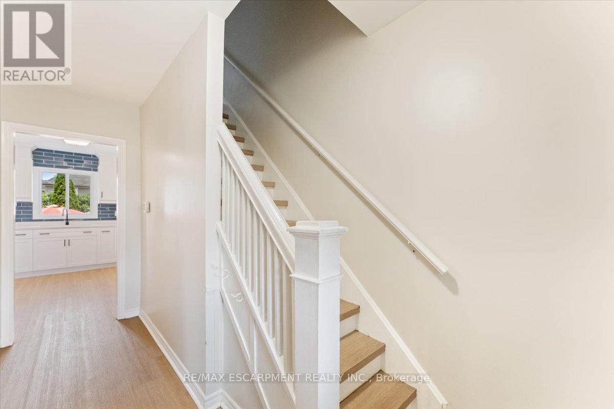 17 Craigmiller Avenue, Hamilton, ON