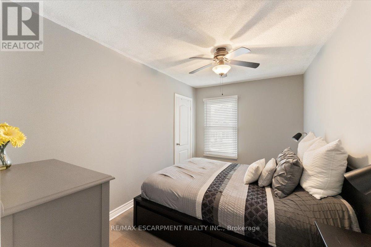 17 Craigmiller Avenue, Hamilton, ON