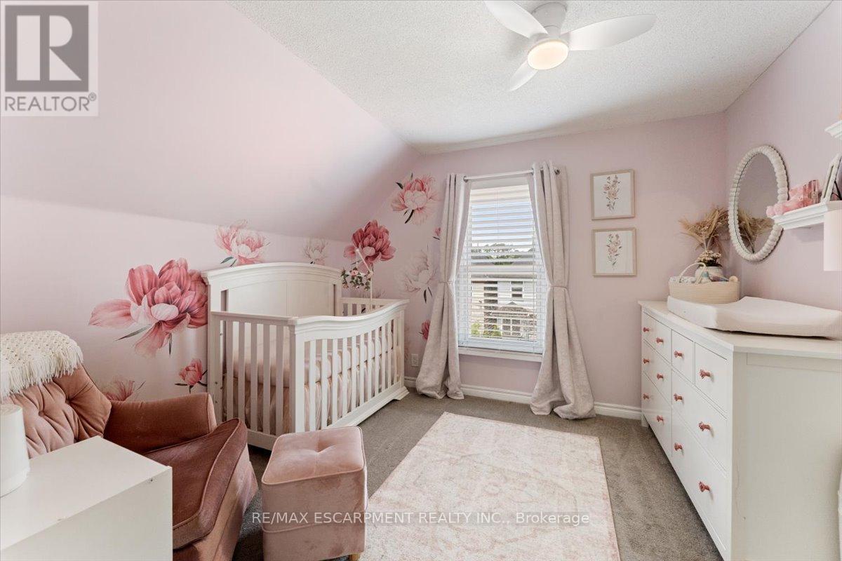 17 Craigmiller Avenue, Hamilton, ON