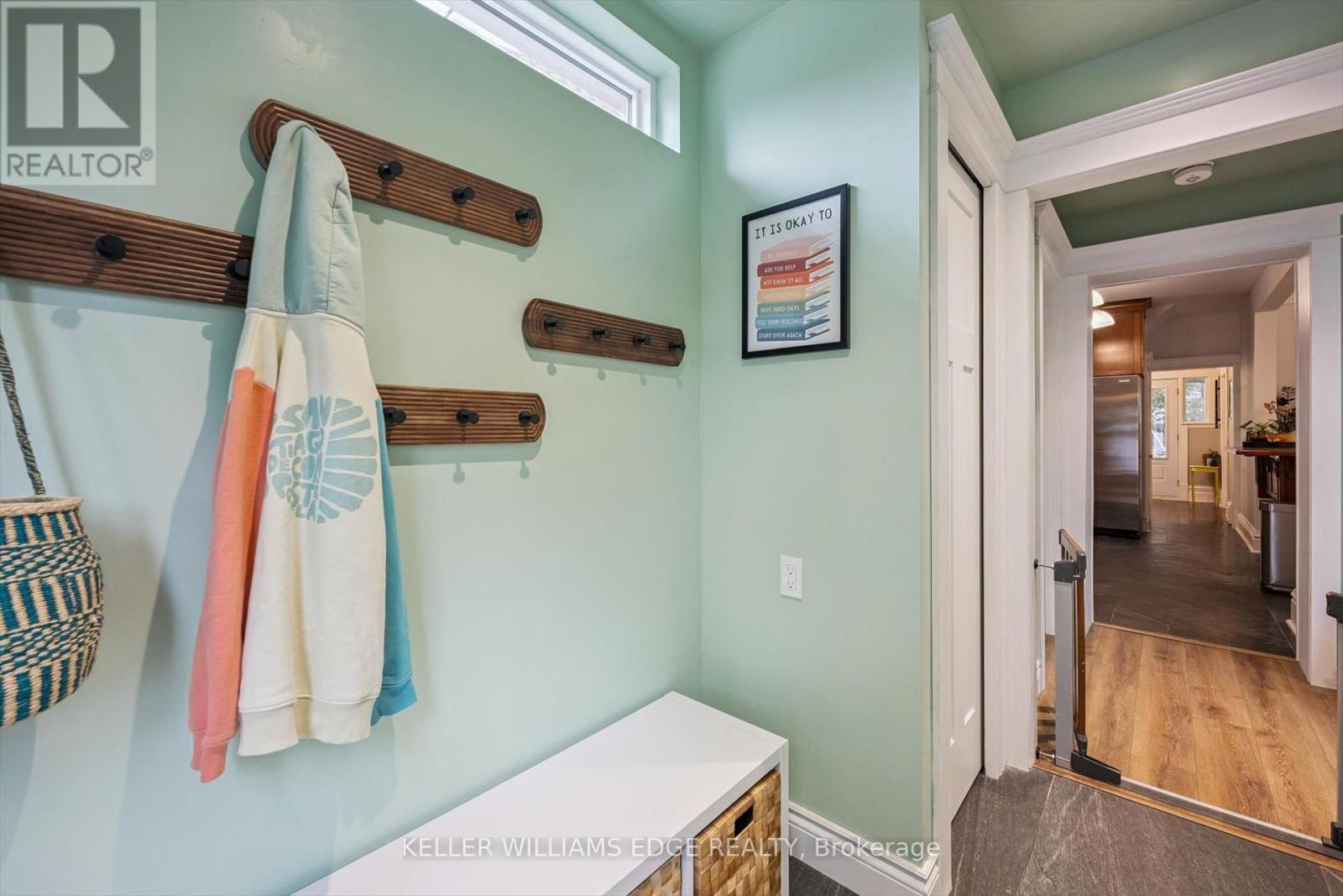Transom window, wall hooks, closet, slate tile - 58 Balmoral Avenue N, Hamilton, ON