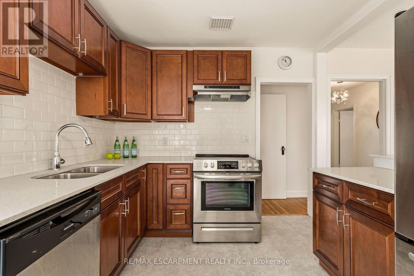 31 Cameron Avenue, Hamilton, ON