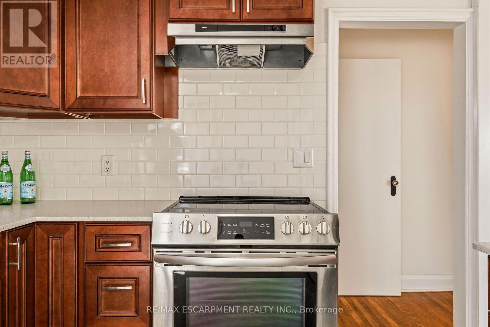31 Cameron Avenue, Hamilton, ON