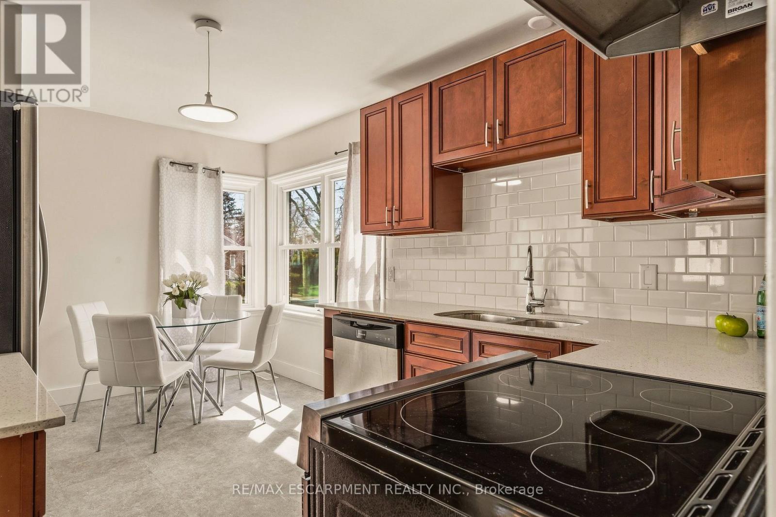 31 Cameron Avenue, Hamilton, ON