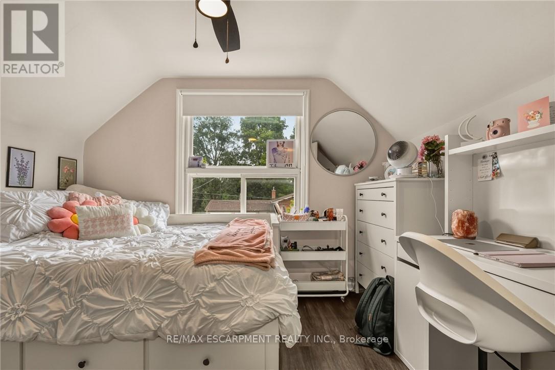 15 Mapes Avenue, Hamilton, ON