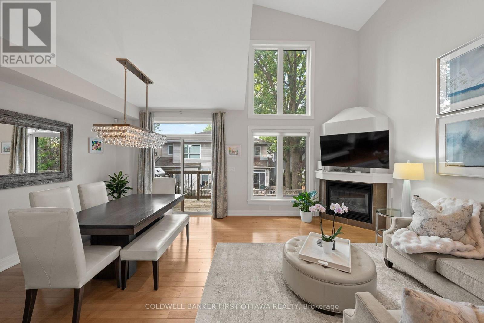 Step into the bright, soaring great room! - 155 Nora Street, Ottawa, ON