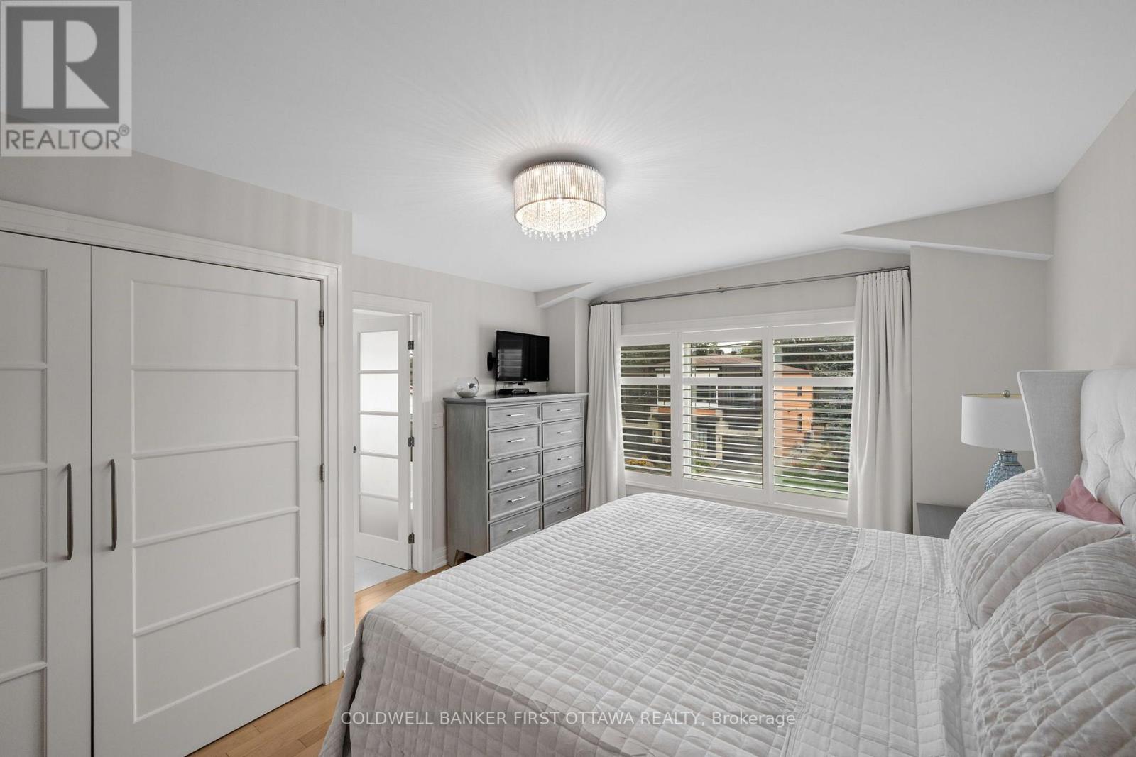 Walk in closet & additional custom made dbl closet - 155 Nora Street, Ottawa, ON