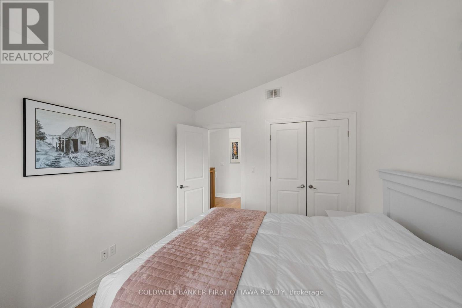 Double door closet & vaulted ceiling. - 155 Nora Street, Ottawa, ON