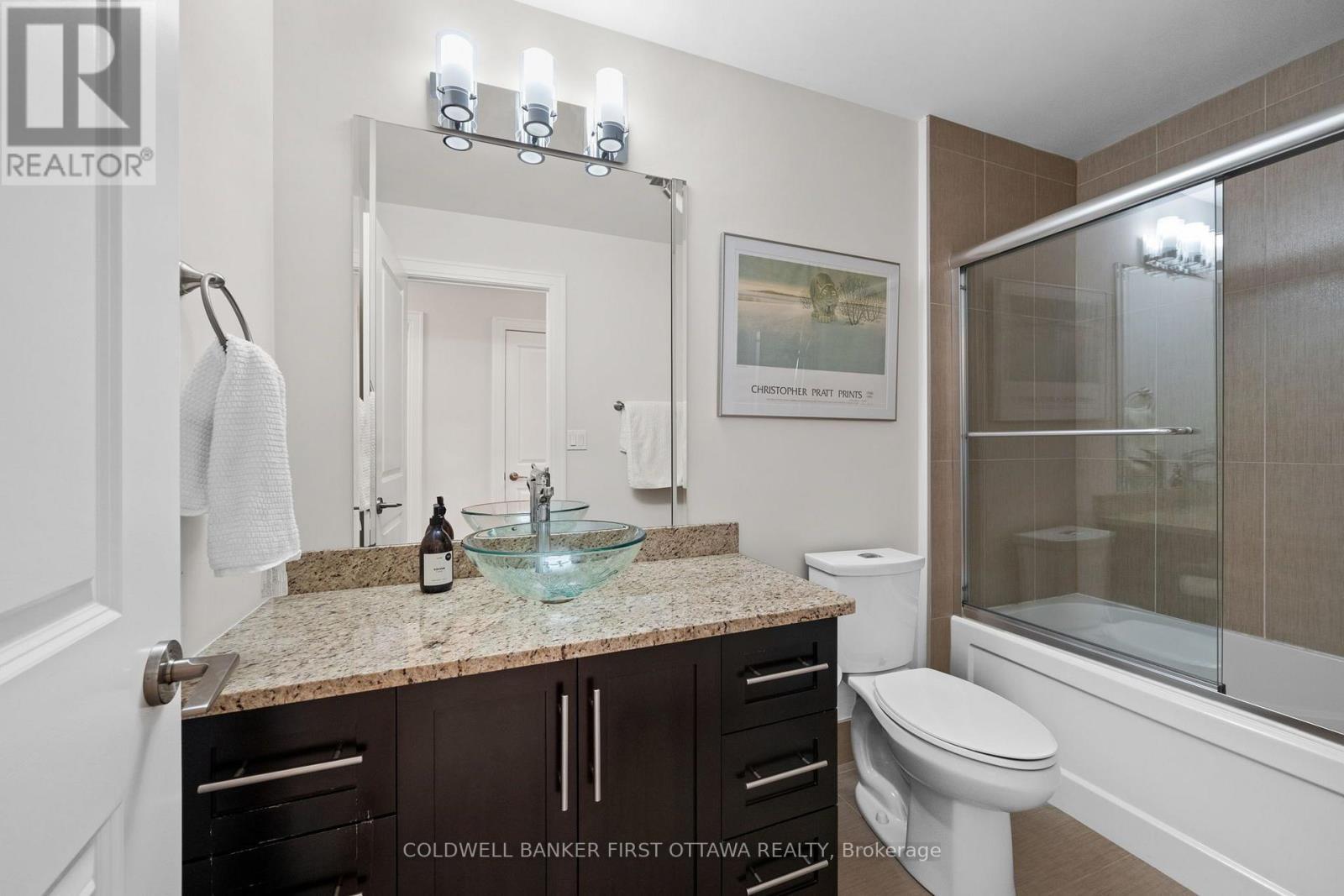 2nd level fully 4 pc bathroom. - 155 Nora Street, Ottawa, ON