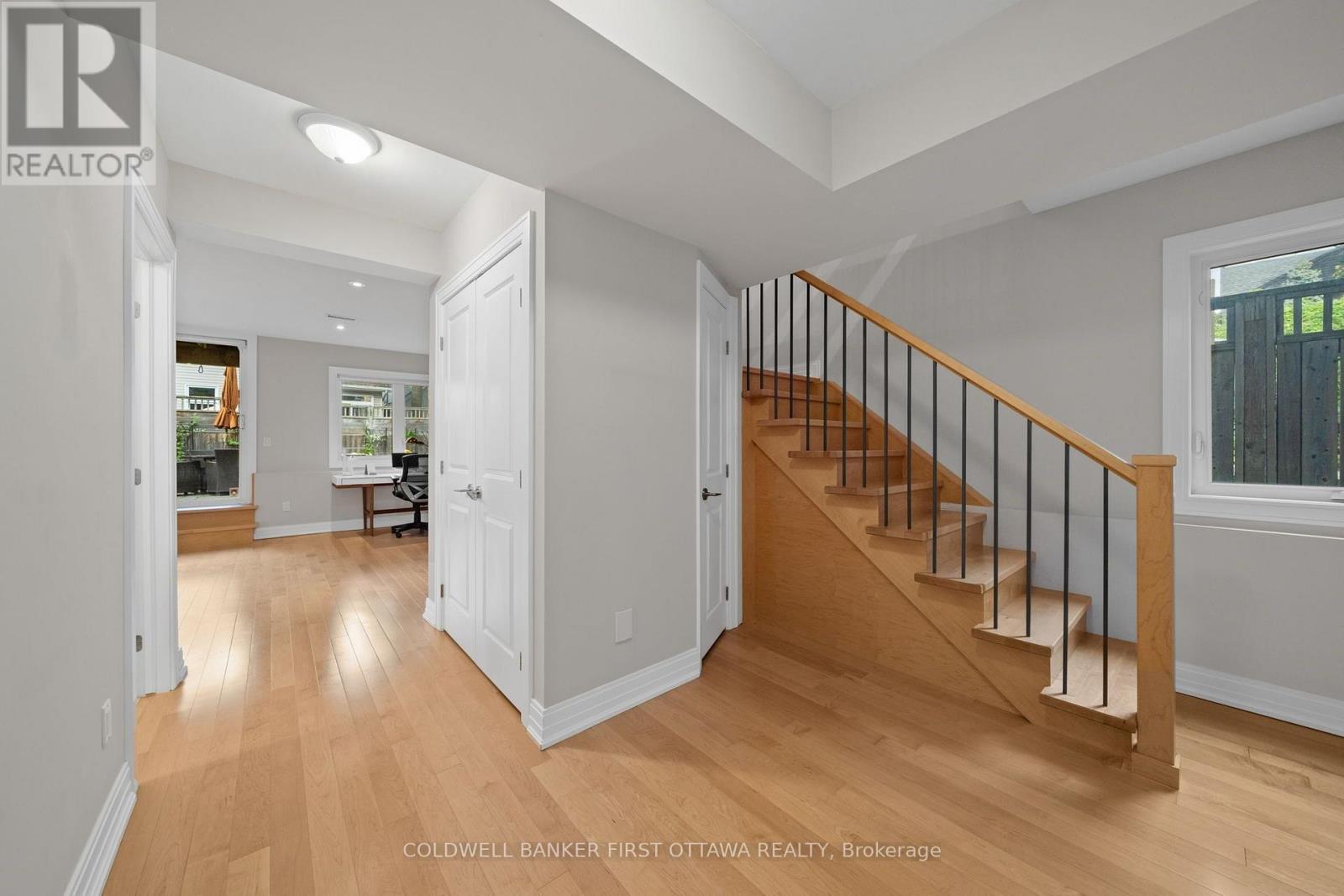 Fully finished LL w inside access to 1 car garage! - 155 Nora Street, Ottawa, ON