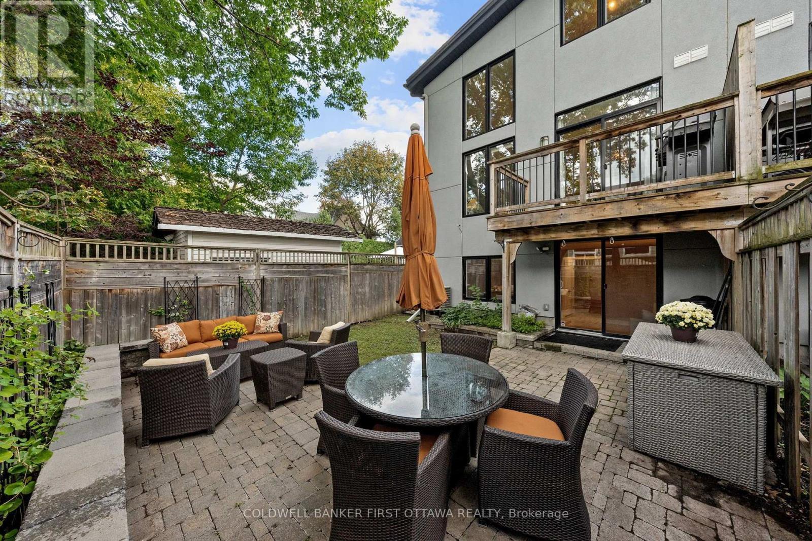 Raised stone ledges for additional seating! - 155 Nora Street, Ottawa, ON