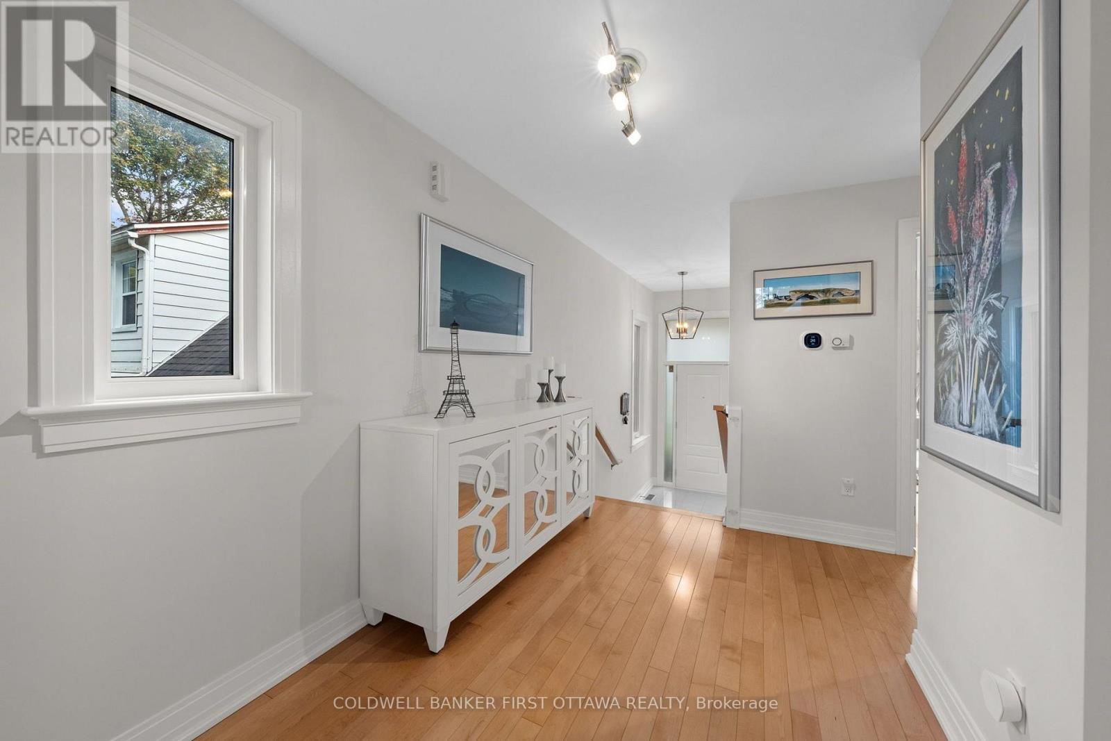 Main lvl hallway w storage closet. - 155 Nora Street, Ottawa, ON