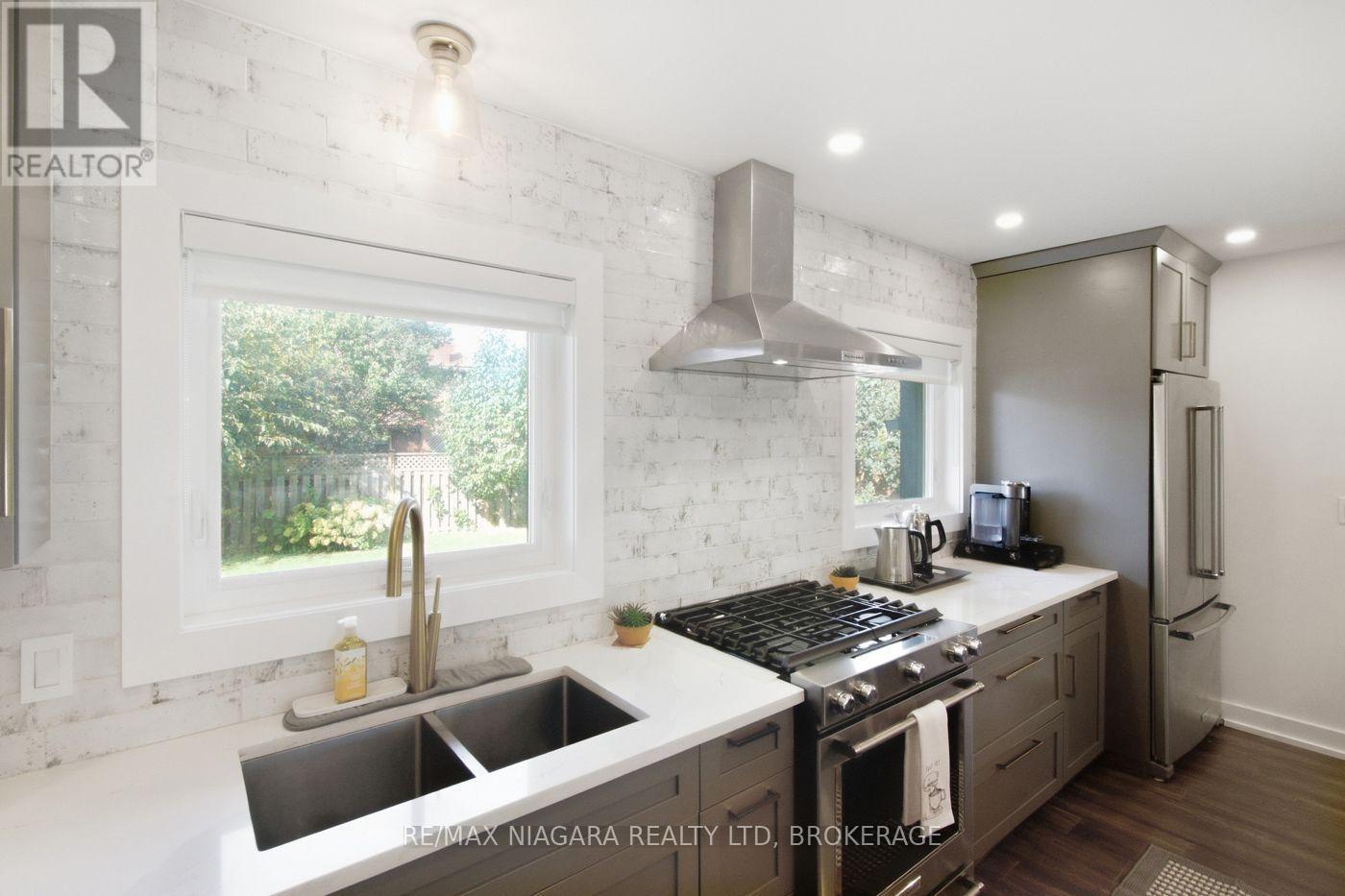 9 Bishops Road, St. Catharines (Vine/Linwell), ON