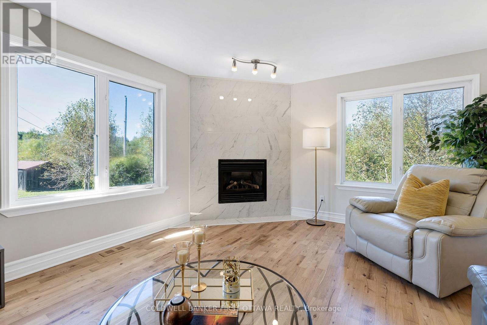 LIVING ROOM - 4230 Gordon Murdock Road, Ottawa, ON