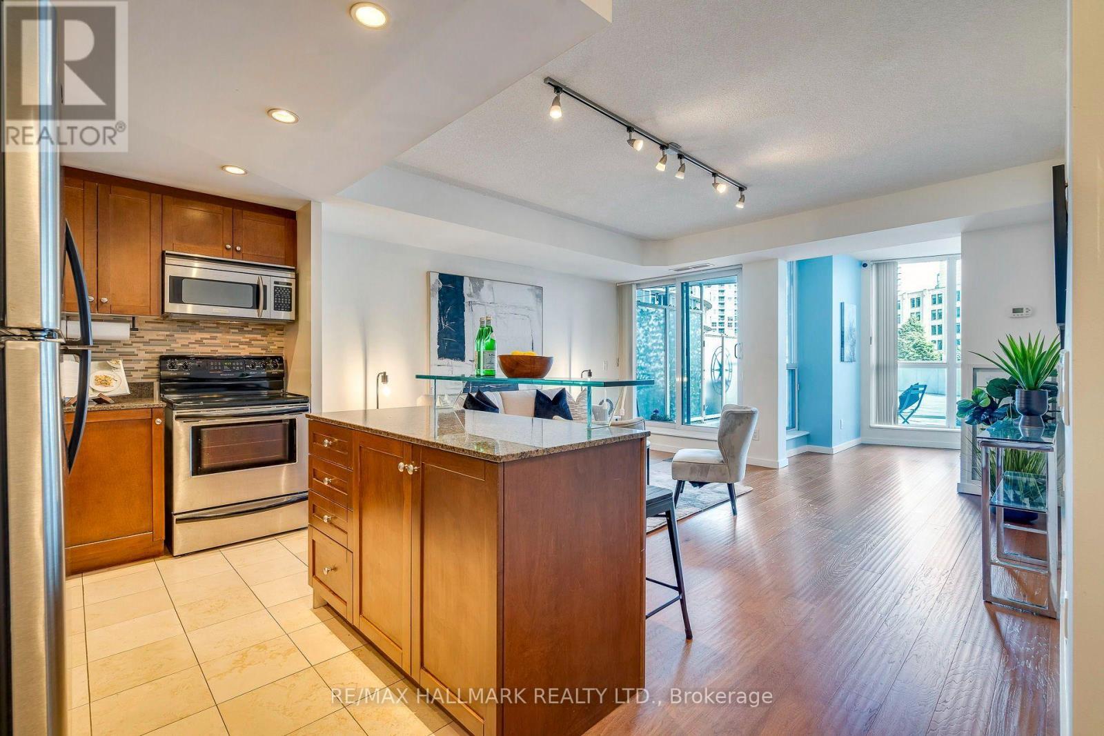 402 - 218 Queens Quay W, Toronto, ON