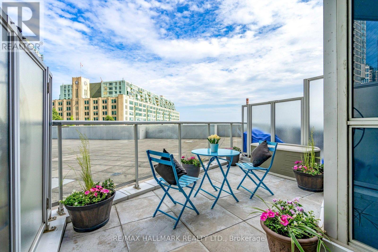 402 - 218 Queens Quay W, Toronto, ON