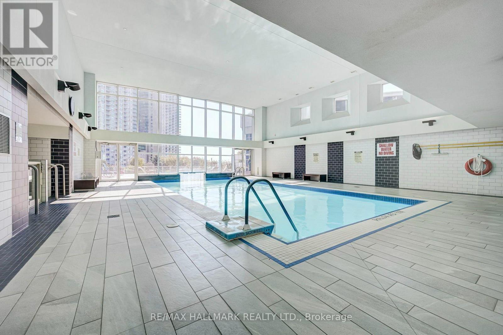 402 - 218 Queens Quay W, Toronto, ON