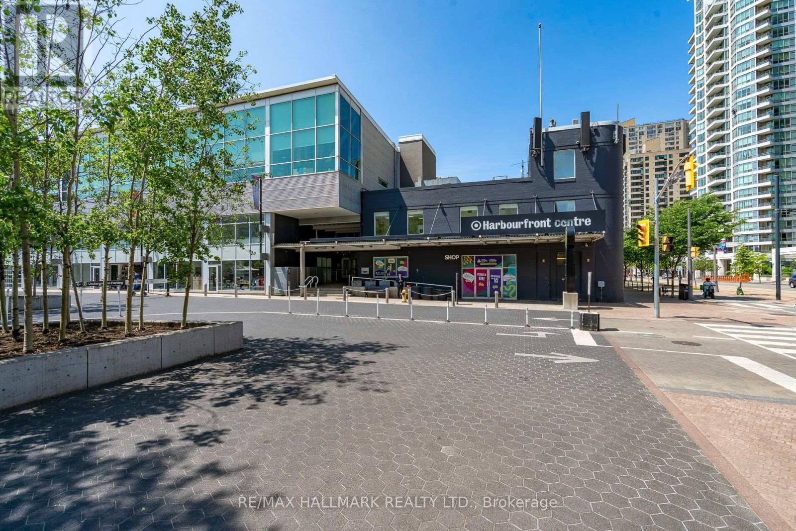 402 - 218 Queens Quay W, Toronto, ON