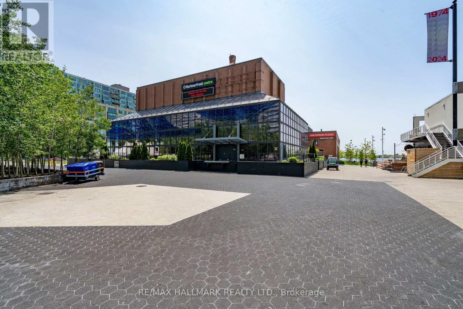 402 - 218 Queens Quay W, Toronto, ON